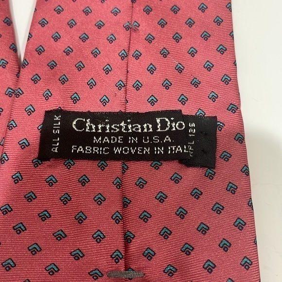 Christian Dior Pink/Salmon Silk Tie—FANTASTIC!!  Like New Condition!! - Picture 4 of 6